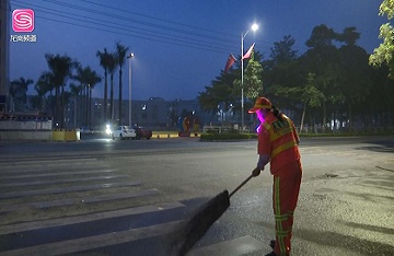 Stay on duty during National Day holiday, sanitation workers work hard to keep clean